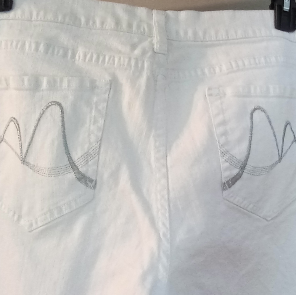 🔥3/$40🔥NWOT NY&Co. White Jeans - Picture 4 of 10